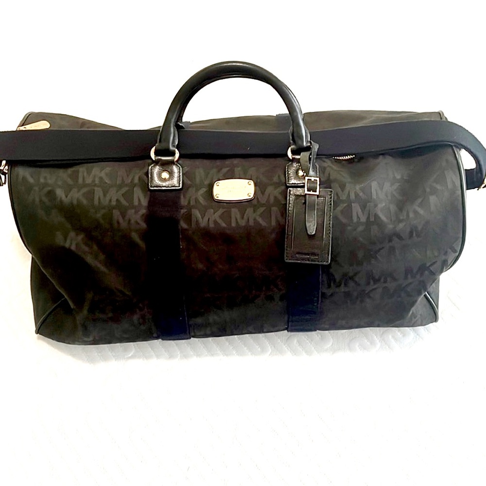 ✅SOLD- Michael Kors Lg Duffle Bag with Crossbody Strap